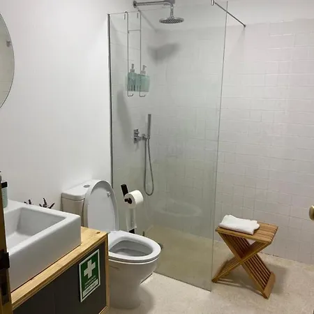 Apartament Duplex Apt - Sleeps 4 - Roof Terrace - Balcony