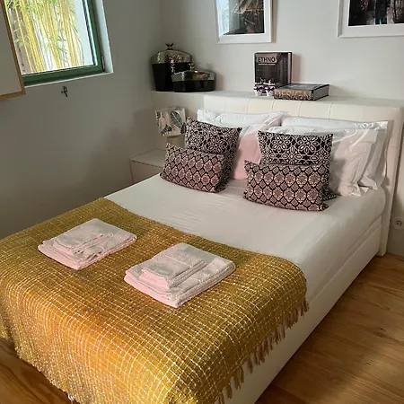 Duplex Apt - Sleeps 4 - Roof Terrace - Balcony