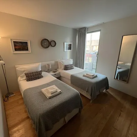 Duplex Apt - Sleeps 4 - Roof Terrace - Balcony