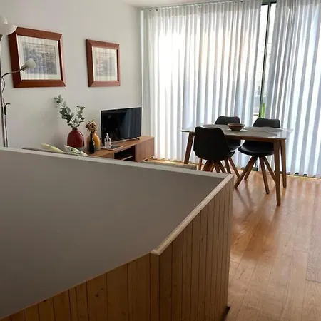 Cativo Flat - Lovely 2 Bedroom Duplex In * Porto