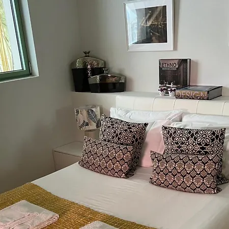 Duplex - Sleeps 4 - Roof Terrace - Balcony דירה *